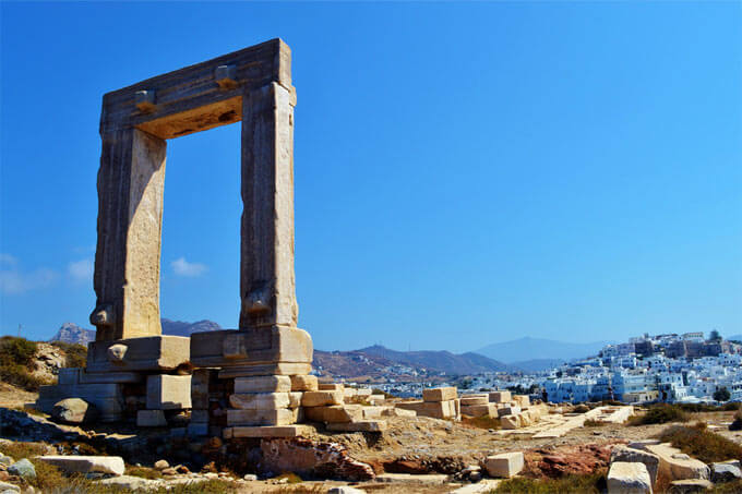 Portara am Hafen von Naxos